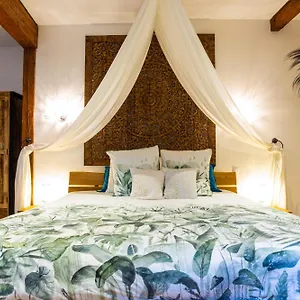 N5 Avec Jacuzzi Privatif Nuit Romantique Proche Toulouse , Verfeil (Haute-Garonne) France